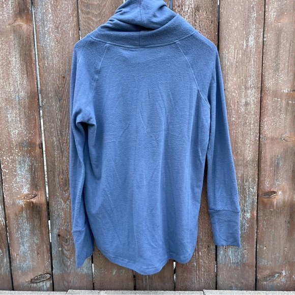 STACCATO Women’s Blue Long Sleeve Cowl Neck Soft Fuzzy Sweatshirt Size Medium - Picture 11 of 12